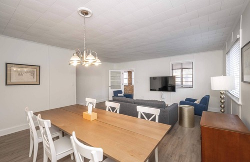 Ludlow Apartment | The Grand Elm Suite 1 Sleeps 4