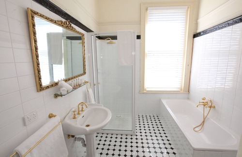 Devonport Bed & Breakfast | The Grand On Macfie