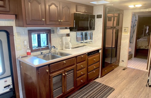 Otter Point House | The Great Escape - Shirley & Bunkhouse - with secluded Private Hot Tub - accommodates up to 6 guests