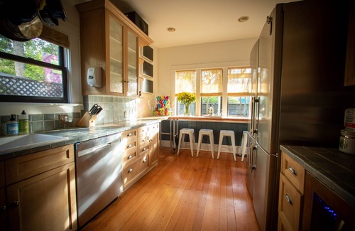 Wallingford House | THE GREENLAKE BUNGALOW - center of seattle