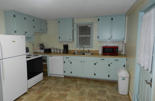 Wilson Creek Cottage | The Grey Cabin at Highland Hideaways