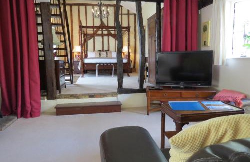Glemsford Bed & Breakfast | The Greyhound - Historic former Inn