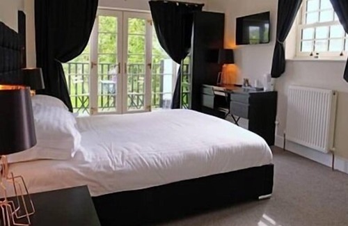 Edenbridge Bed & Breakfast | The Greyhound Inn