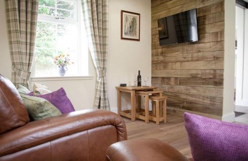 Mauchline House | The Grooms Cottage