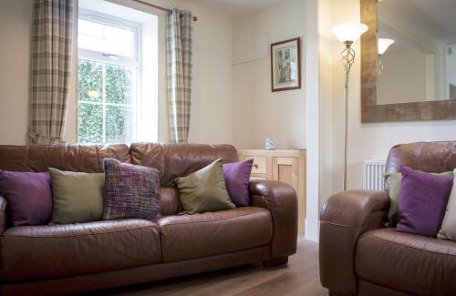 Mauchline House | The Grooms Cottage