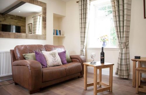 Mauchline House | The Grooms Cottage