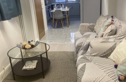 Glyndon House | The Groves 7 bedroom, 7 bathrooms Relaxation House