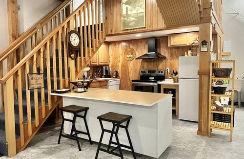 Point Roberts House | The Hangar! 30 mins from Vancouver & mins from Tsawwassen!