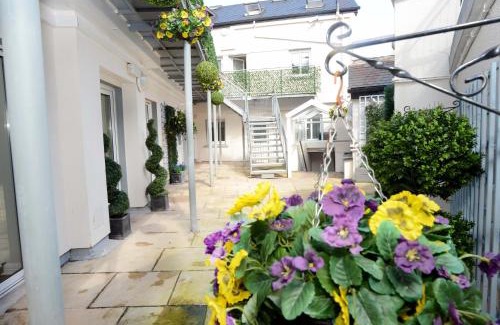 Westport Apartment | The Helm Apartments B&B