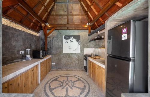 Dyanapura House | The Hepburn Stylish Single Room Guesthouse with Shared Pool 900m from Seminyak Beach