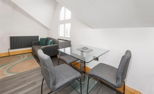 York Apartment | The Hideaway At The Lawrence Apartments
