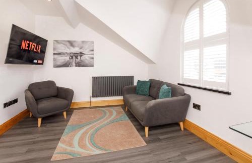 York Apartment | The Hideaway At The Lawrence Apartments