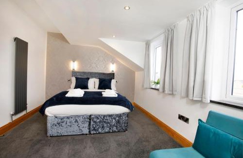 York Apartment | The Hideaway At The Lawrence Apartments