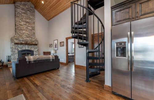 Clawson House | The Hideaway Cabin- Fast Track To Targhee