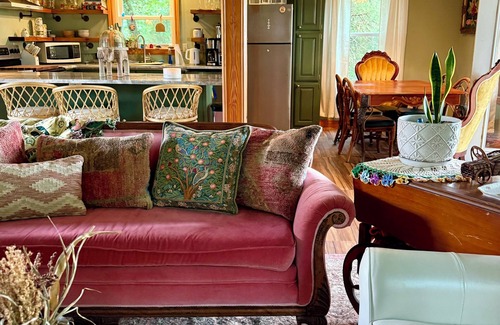 Eureka Springs House | The Hideaway House at The Bluebird - 3 bed/4 bath, pet friendly, hot tub!