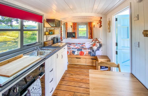 Whitestone Cabin | The Hideaway Hut - 1 Bed Shepherds Hut - Hereford