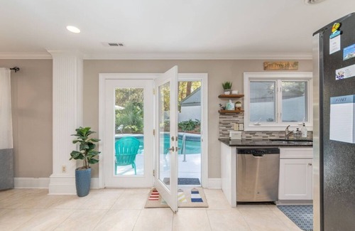 Lawton Woods House | The Hideaway - Four beach cruiser bikes included!