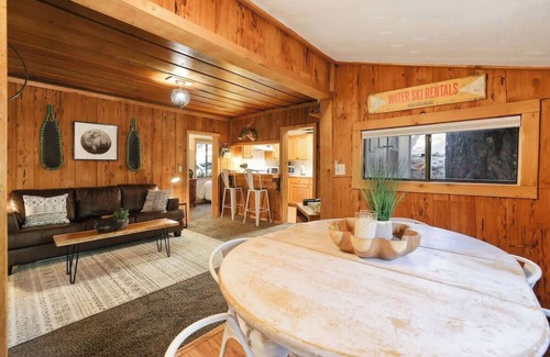 West Village Cabin | The Hideaway- Walk to DT, Hike to the Lake!