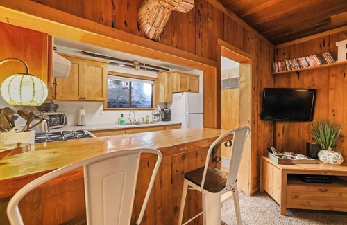 West Village Cabin | The Hideaway- Walk to DT, Hike to the Lake!