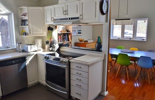 Bala Cottage | The Hideaway - Waterfront Cottage with private dock on Porter Lake - Muskoka