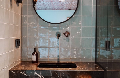 Burgwallen Nieuwe Zijde Hotel | The Highlander