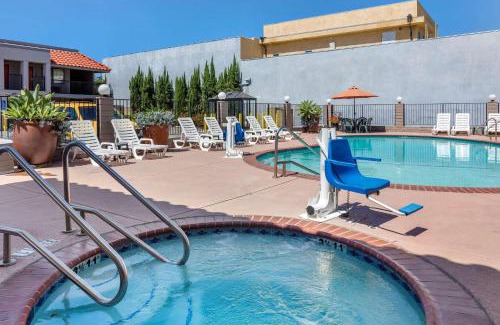 Eagle Rock Hotel | The Hills Inn Eagle Rock - Near Old Town Pasadena