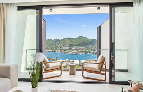 Simpson Bay Apartment | The Hills Residence
