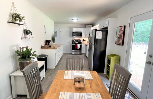 Center Point House | The Hilltop/Luxe Stylish Sunny Upscale