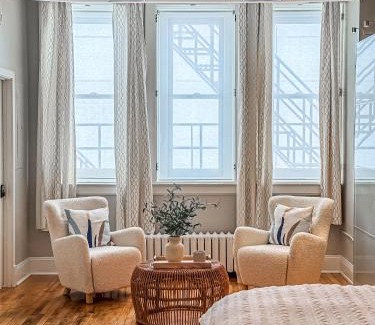 Downtown Cincinnati Apartment | The Historic Lyric Presidential Suite