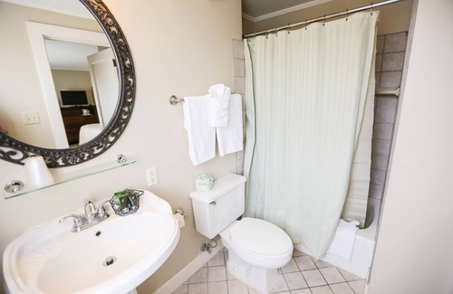 Brownfield Hotel | The Historic Summit Inn