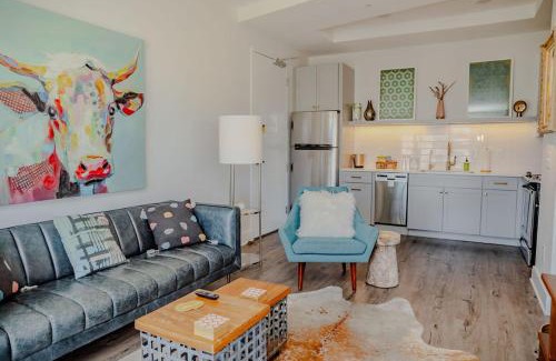 River District Apartment | The Hive Adjacent 3rd Floor, 301 King & 302 Balcony