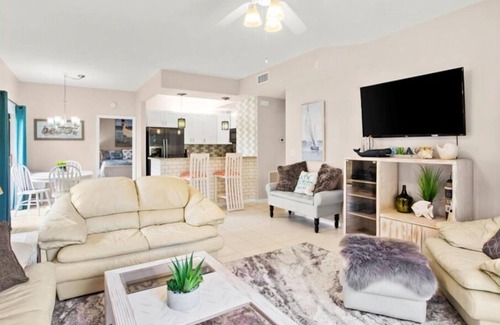 Bella Vista Condo | The Horizon Hideaway Walk To The Beach!