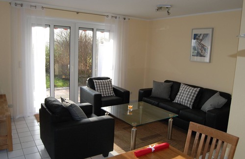 Harlesiel House | The house is only 200 m away behind the dike
