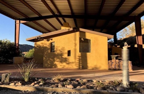 Morongo Valley House | The House on the Cliff - Pet Friendly Incredible Views of Joshua Tree