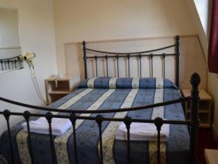 Warwick Hotel | The House on Warwick