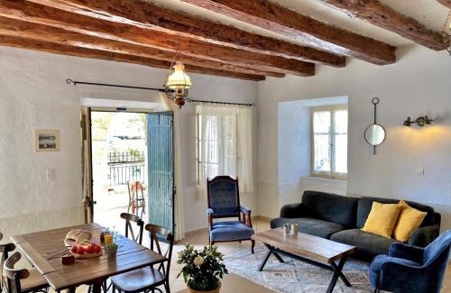 Sfakera House | The house with the arches