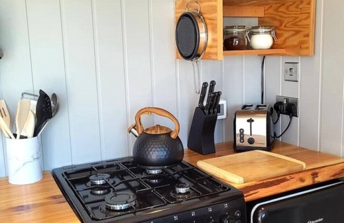 Coleford Cabin | The Hut on the Hill - hottub, heating & stable.