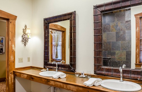Leacock-Leola-Bareville Hotel | The Inn At Leola Village, a Historic Hotel of America