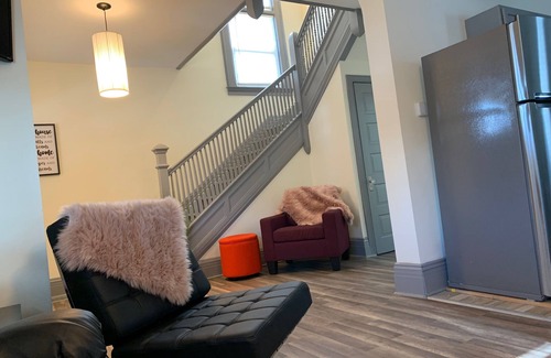 Downtown Niagara Falls House | The Iron Scow - With Private Yard & Parking, Near Falls & Casino by Niagara Hospitality
