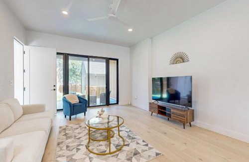 Highland House | The Isabelle's - Unit A