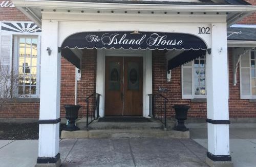 Port Clinton Hotel | The Island House Hotel