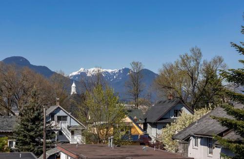 Grandview-Woodland House | The Ivy on Parker Guest House