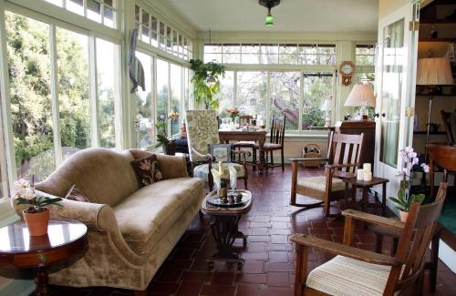 Monterey Bed & Breakfast | The Jabberwock Bed & Breakfast
