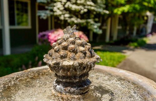 Glen Ellen Hotel | The Jack London Lodge