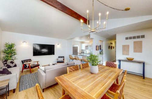 Simonton Lake House | The Jewel of Elkhart, Lower Unit