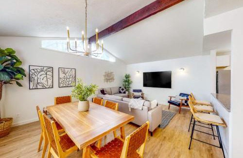 Simonton Lake House | The Jewel of Elkhart, Lower Unit
