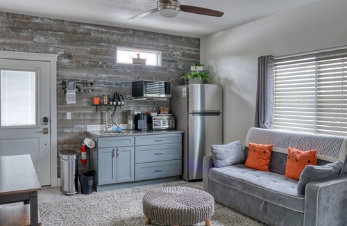 Twin Falls House | The Jolly Rancher/Luxury accommodations/King bed/Oculus