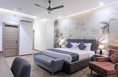 South West Hotel | The Kelvish Plaza
