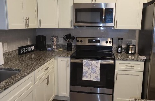 Northeast Raleigh Apartment | The King & Queen Suite