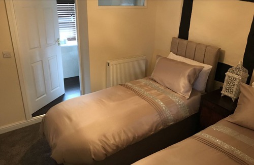 Eccleshall Bed & Breakfast | The Kings Arms Hotel